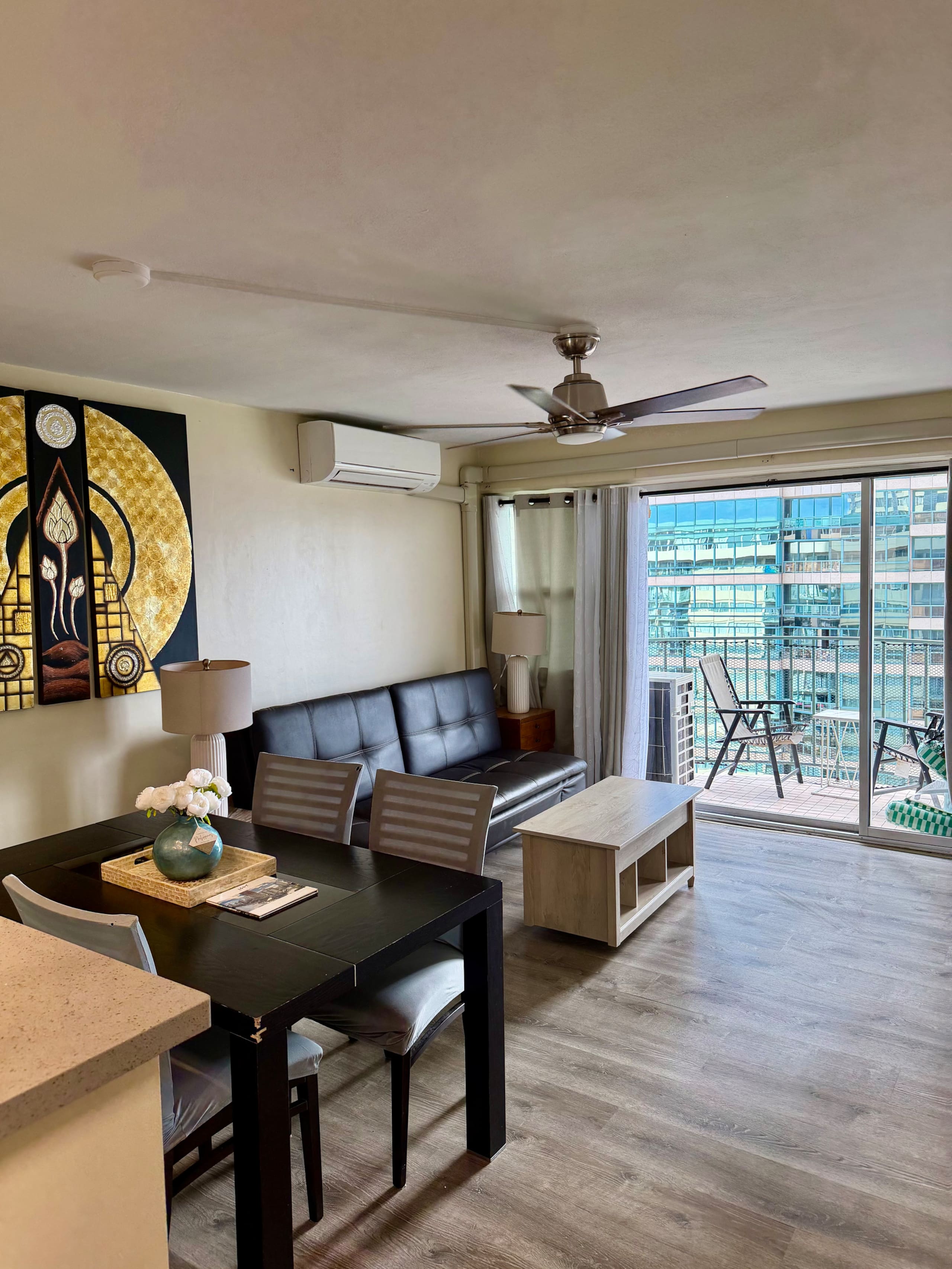Condo in Honolulu · ★4.61 · 2 bedrooms · 4 beds · 1 private bath - Image 1