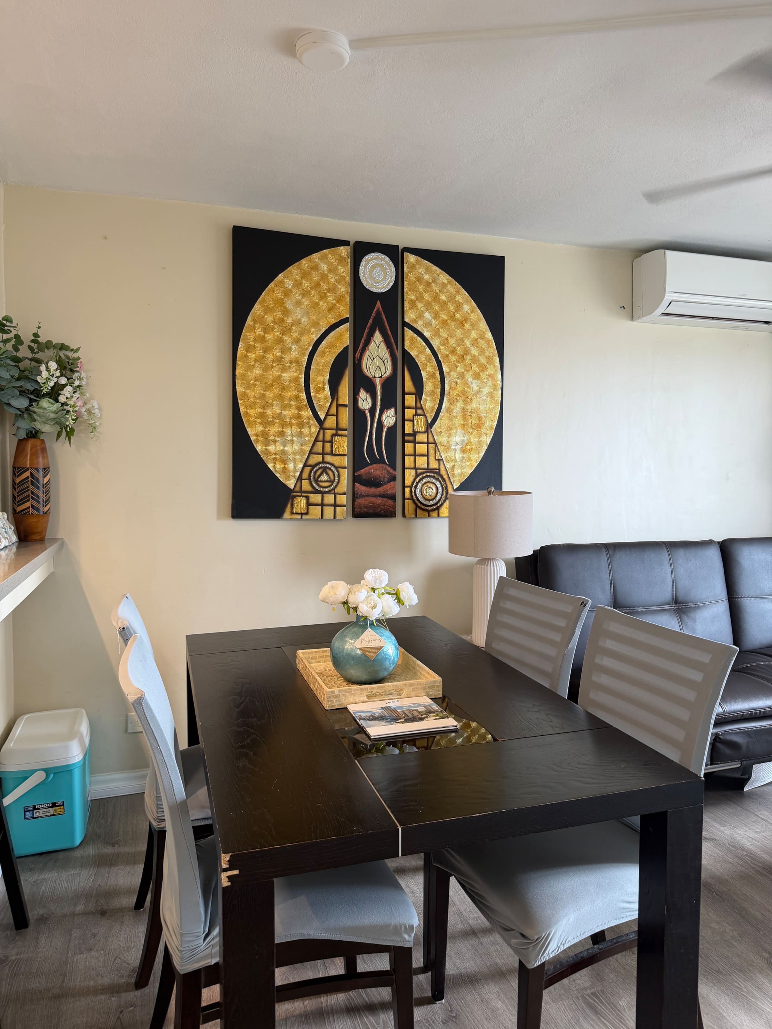 Condo in Honolulu · ★4.61 · 2 bedrooms · 4 beds · 1 private bath - Image 3