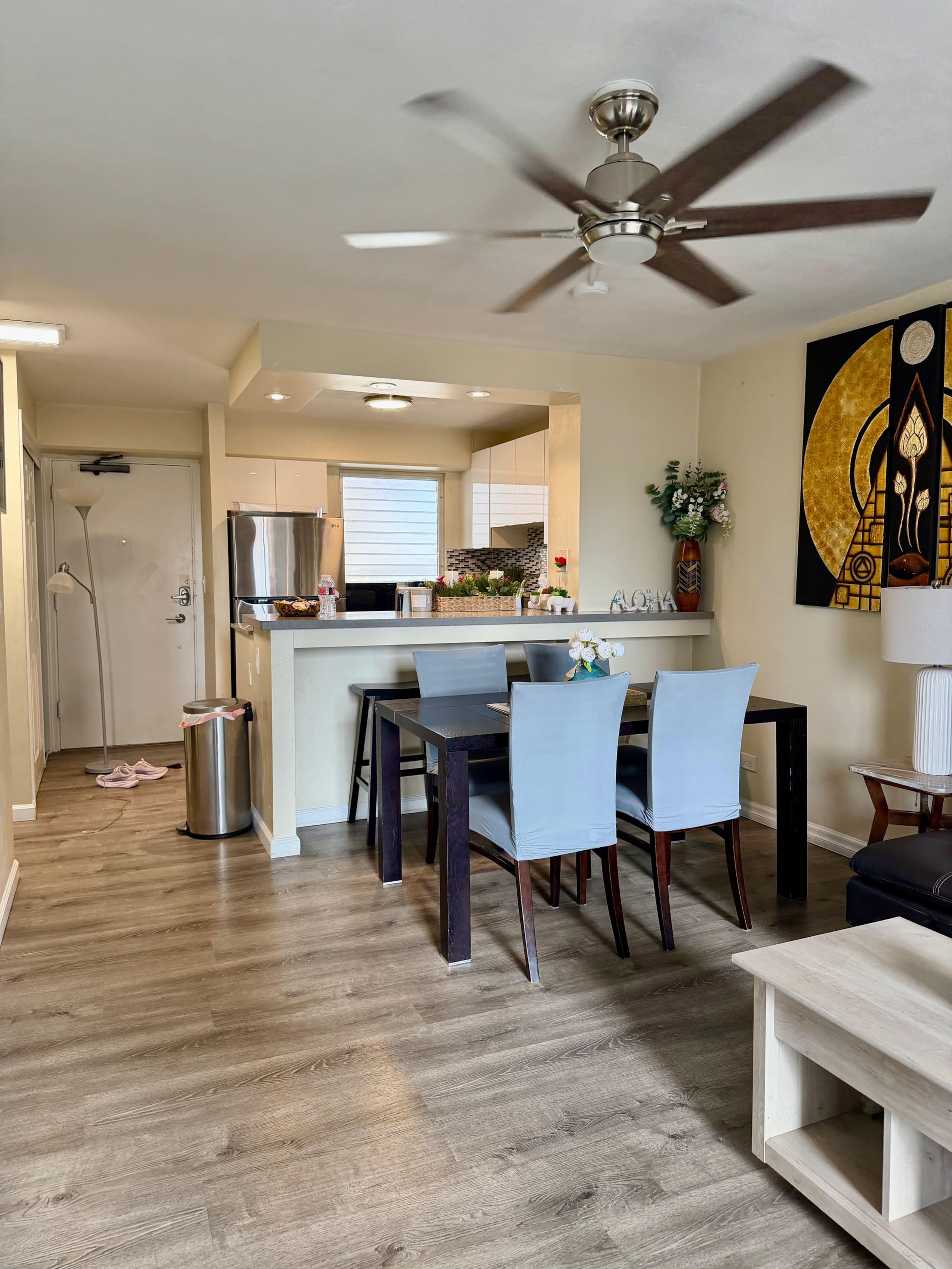 Condo in Honolulu · ★4.61 · 2 bedrooms · 4 beds · 1 private bath - Image 4