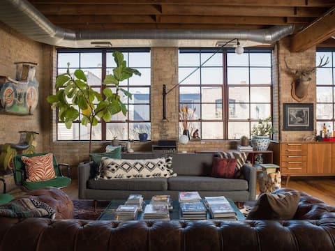 The Grand Kimball Lodge, Logan Square, Sleeps 21