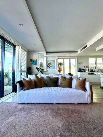 Family Beachside Apartment Overlooking Bondi Beach gallery image 4