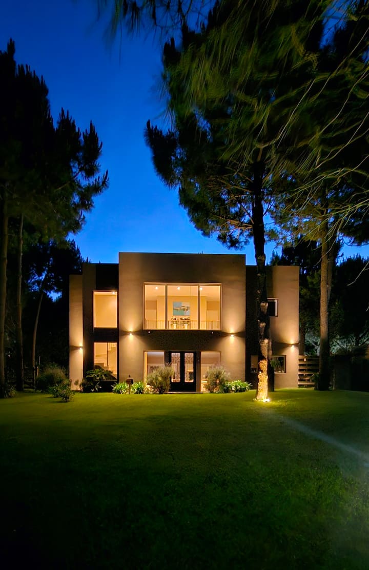 Espléndida Casa De Playa En Costa Esmeralda - Pinamar