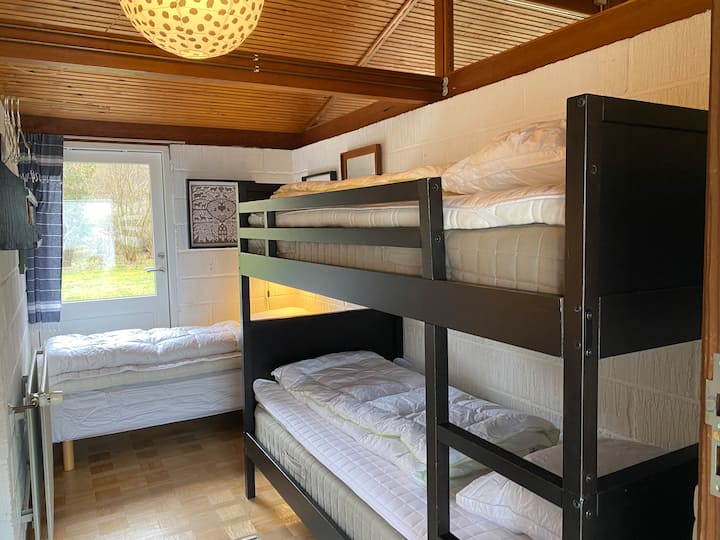 Room 2: 1 bunk bed 80x200 cm. and 1 regular bed (but only 190 cm in length) A total of 3 beds. 
Located on the ground floor, with two doors to the hallway and living room/kitchen. Chest of drawers, shelf and hanger space.