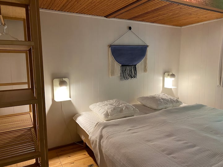 Room 3: Located with a door to the living room. Nice big room. The bed is 200x200 cm. There is both shelf and hanger space. 