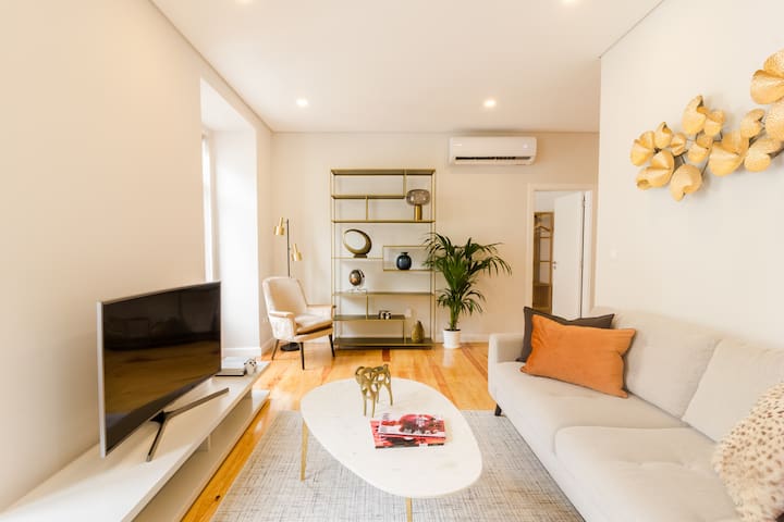 Reis Leon III @ Cozy apartment with balcony