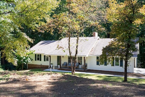Beautiful Bungalow - Walk to downtown Alpharetta