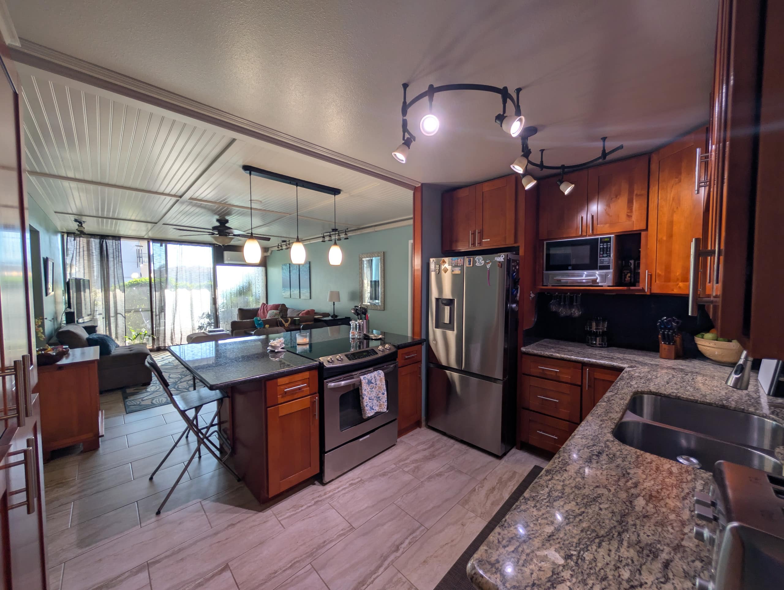 Condo in Kihei · ★4.89 · 3 bedrooms · 3 beds · 3 private baths - Image 12