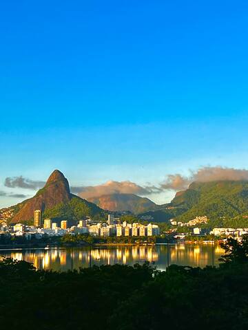 Safe and well located apt with breathtaking view