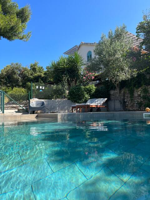 Villa V