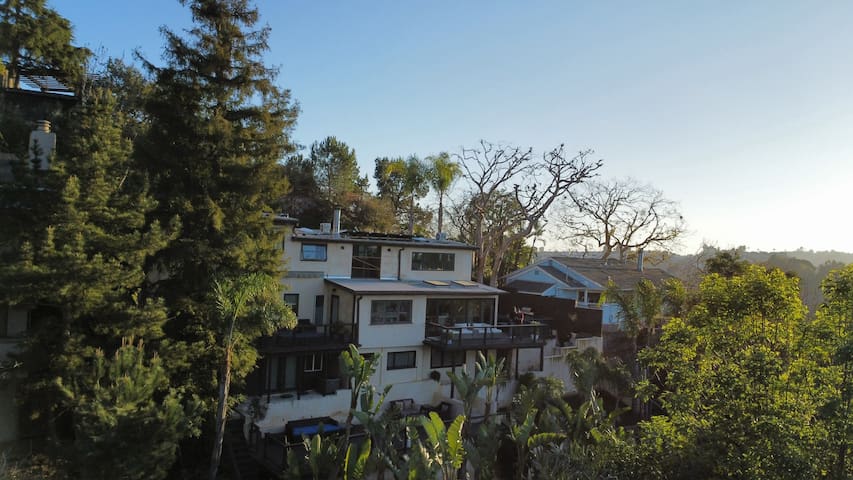 Hollywood Hills / Skyline views / Private Sauna