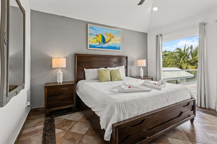 Bedroom #2 (1 King Size Bed)