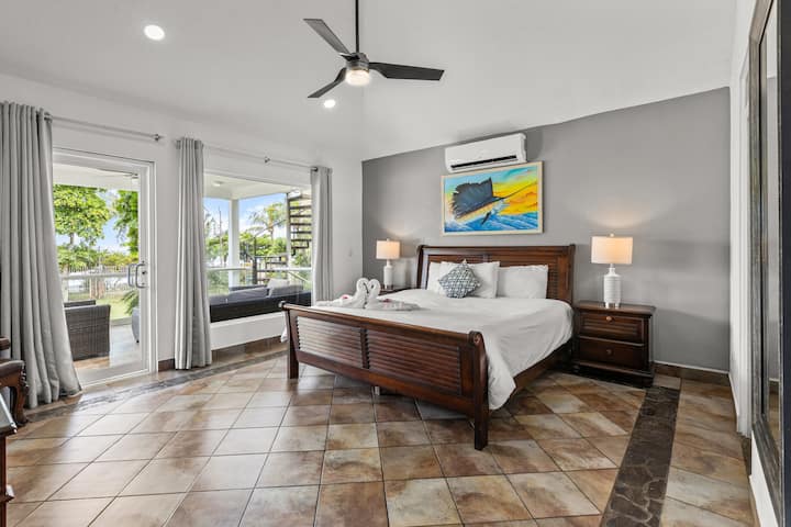 Bedroom #1 (1 King Size Bed)