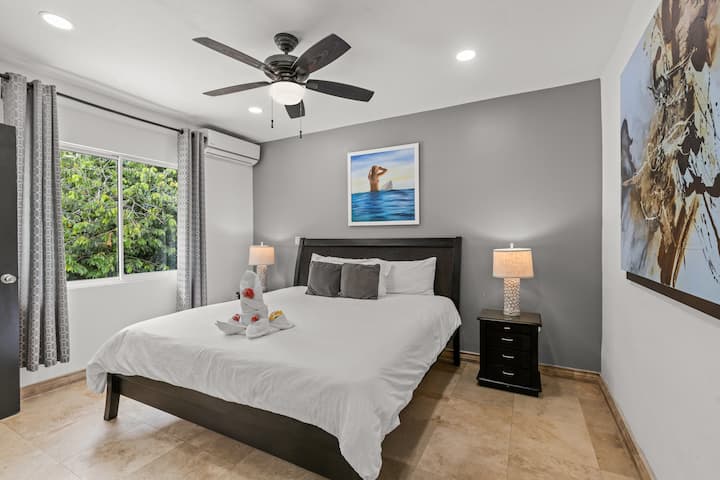 Bedroom #3 (1 King Size Bed)