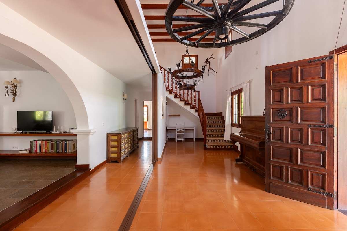 Top performing Airbnb: Magnificent Villa with Private Pool in San Antonio in Sant Antoni De Portmany