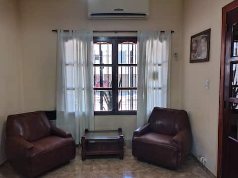 Top Airbnb: House with a jacuzzi in the garden. Excellent location in Departamento Guaymallén