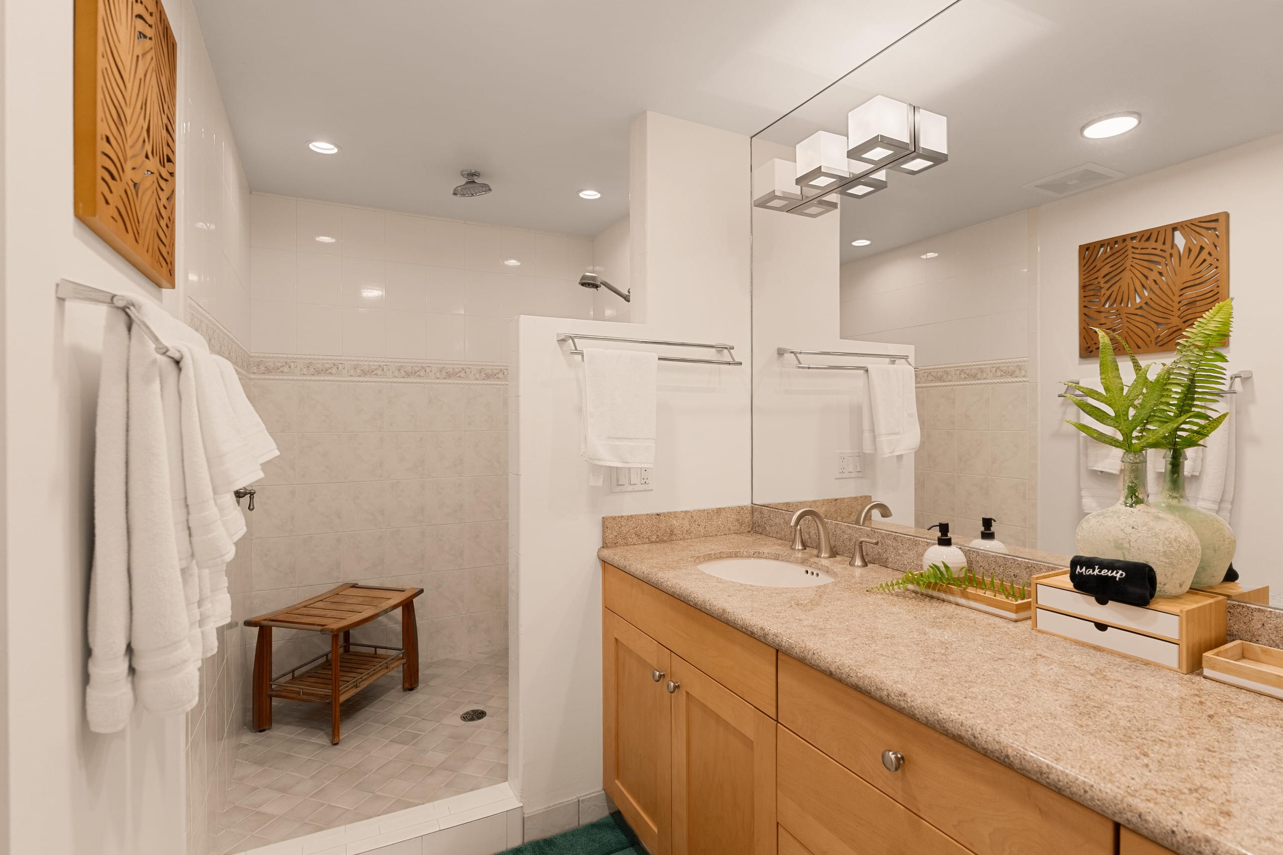 Condo in Lahaina · ★5.0 · 2 bedrooms · 3 beds · 2 baths - Image 37