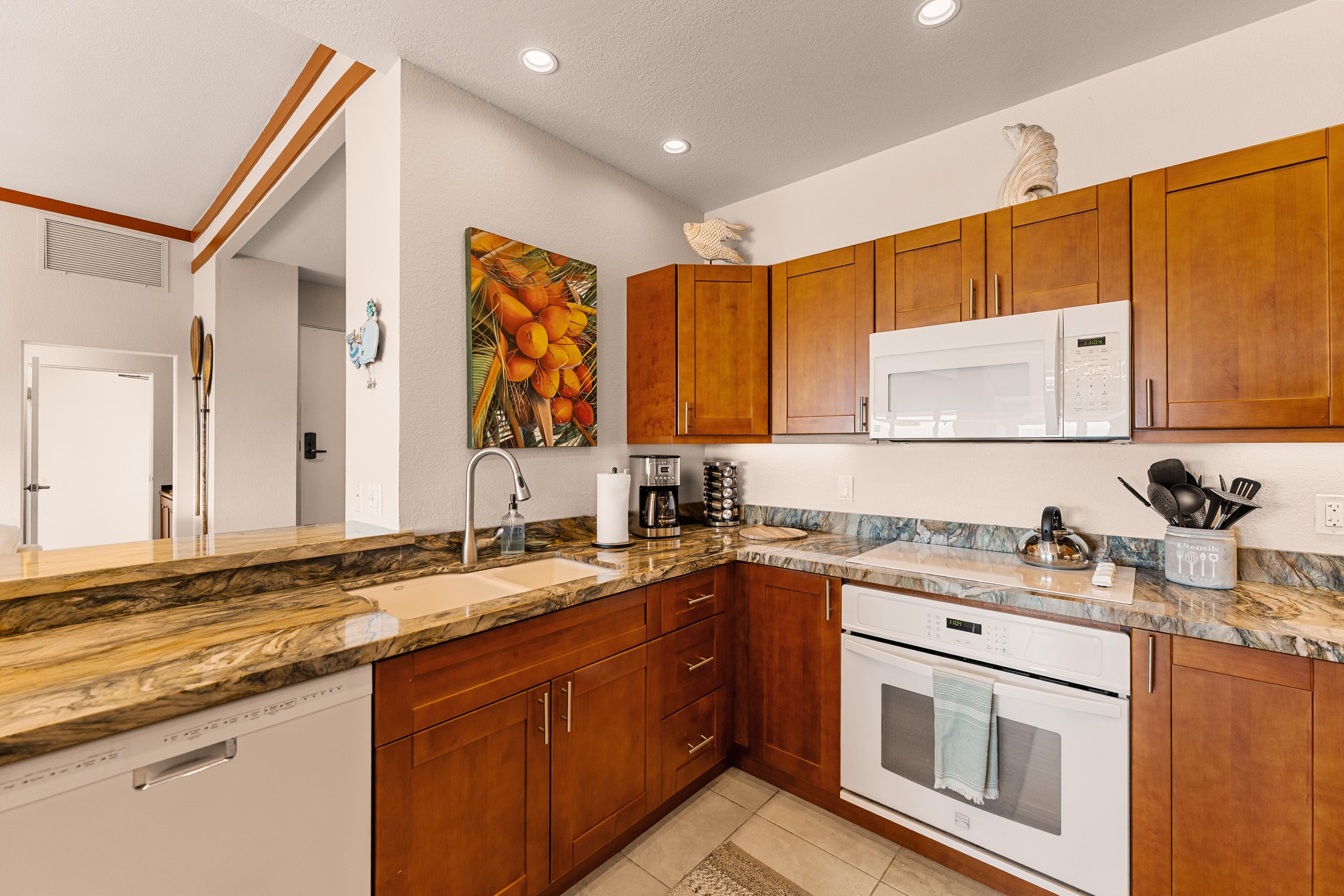 Condo in Lahaina · ★5.0 · 2 bedrooms · 3 beds · 2 baths - Image 5