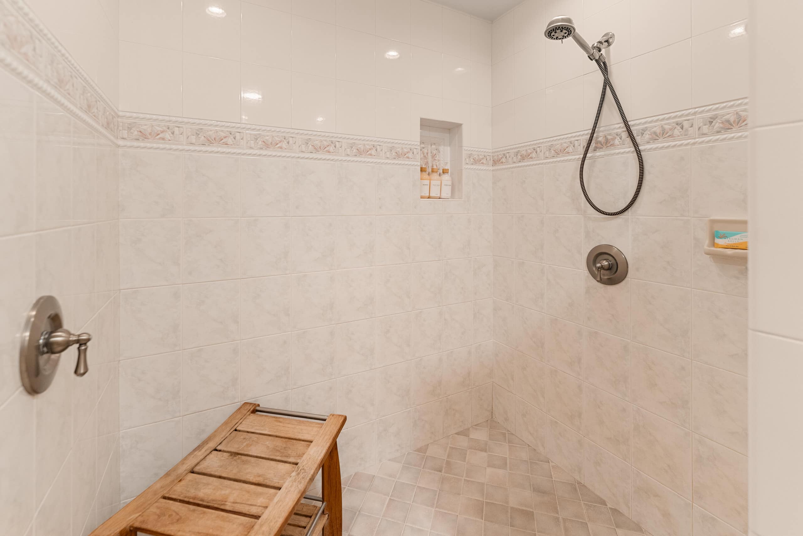 Condo in Lahaina · ★5.0 · 2 bedrooms · 3 beds · 2 baths - Image 38