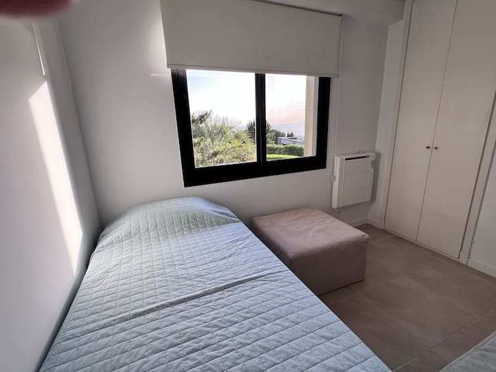 1 ágykeret és két kivehető Bo puffágy