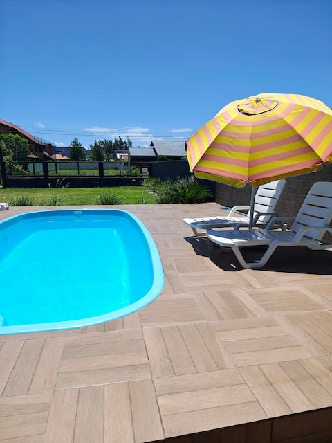 4-bedroom house, swimming pool, 200 meters from the sea, up to 24 people