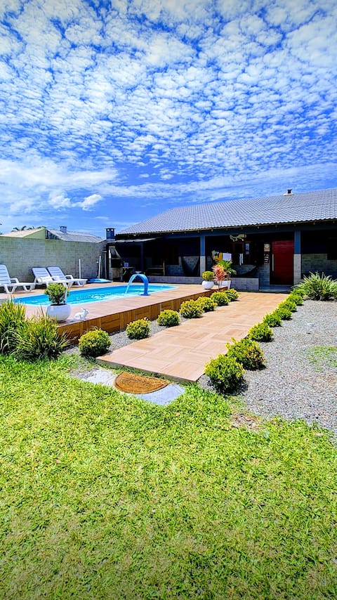 4-bedroom house, swimming pool, 200 meters from the sea, up to 24 people