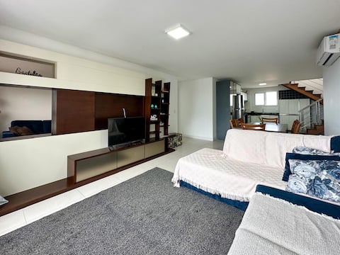 Successful Airbnb property: Penthouse 300m from the sea for up to 10 people and 3 Cars. in Torres
