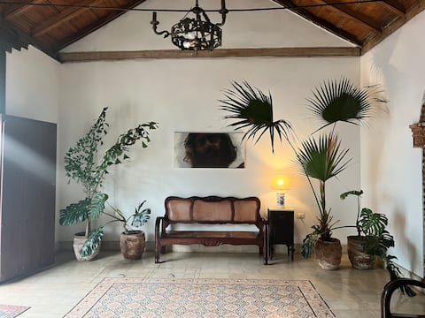 Minimalist Vibe | Suite Near Old Town