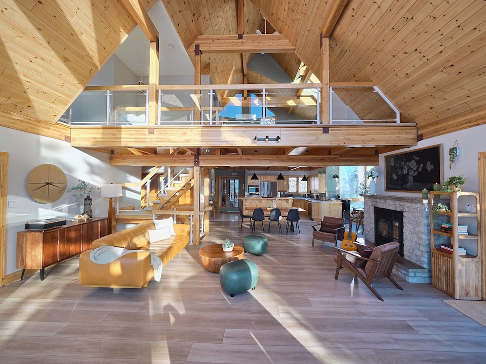 Casolena, a glass-walled lake cottage in Tobermory, Tobermory, Ontario, Canada, photo 10 of 10
