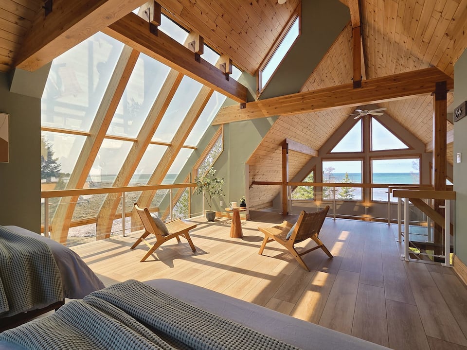 Casolena, a glass-walled lake cottage in Tobermory, Tobermory, Ontario, Canada, photo 8 of 10