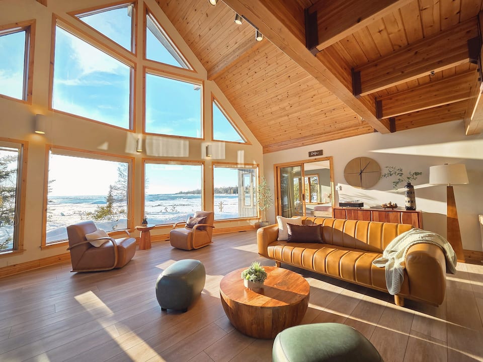 Casolena, a glass-walled lake cottage in Tobermory, Tobermory, Ontario, Canada, photo 5 of 10