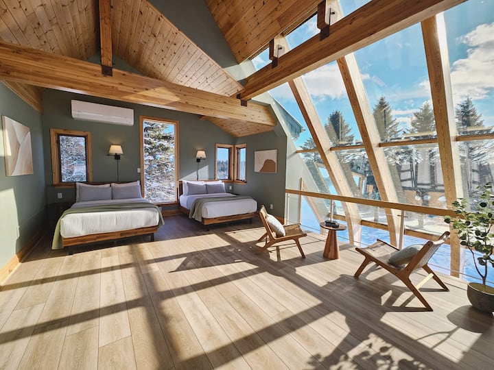 Cielo is one-of-a-kind loft bedroom, where you can see both sunrise and sunset from the beds