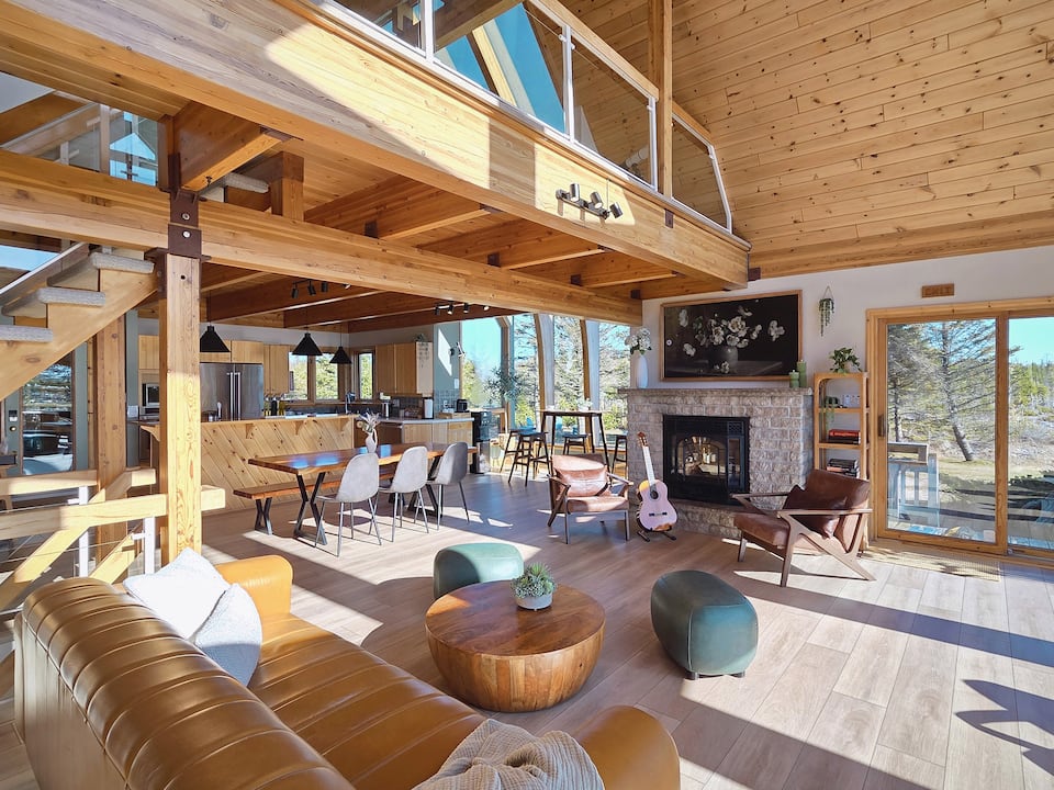 Casolena, a glass-walled lake house, Northern Bruce Peninsula, Ontario, Canada, photo 3 of 10