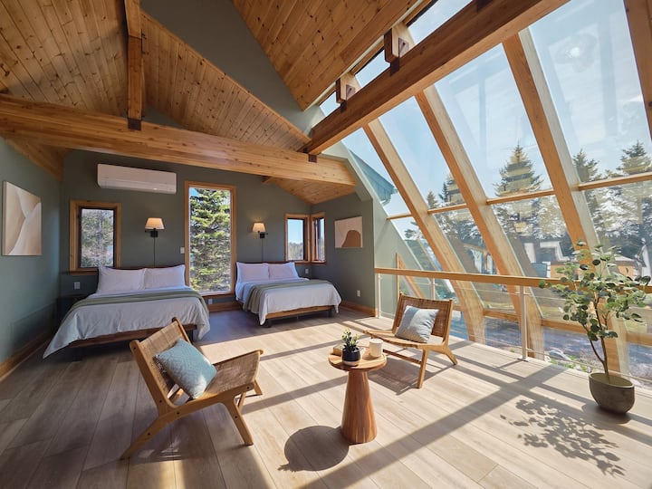 Cielo is one-of-a-kind loft bedroom, where you can see both sunrise and sunset from the beds