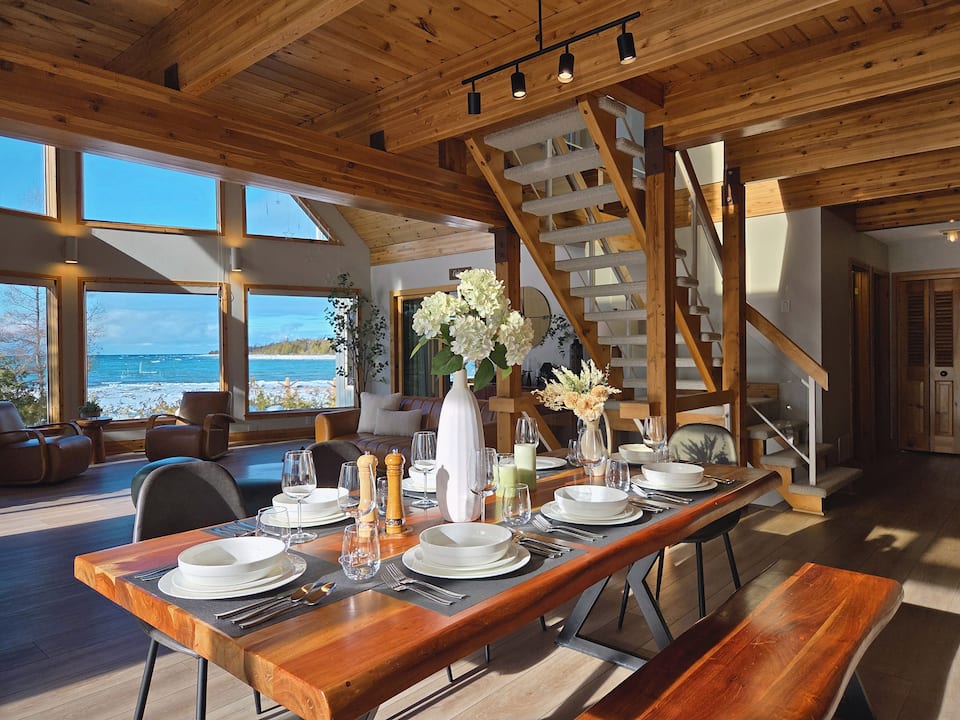 Casolena, a glass-walled lake house, Northern Bruce Peninsula, Ontario, Canada, photo 6 of 10