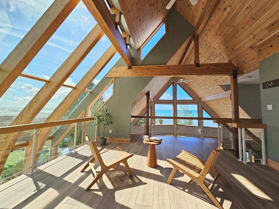 Casolena, a glass-walled lake cottage in Tobermory, Tobermory, Ontario, Canada, photo 9 of 10