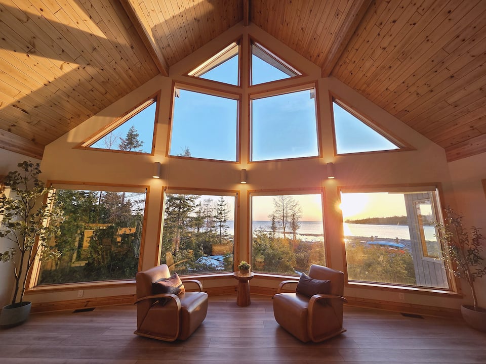 Casolena, a glass-walled lake house, Northern Bruce Peninsula, Ontario, Canada, photo 4 of 10
