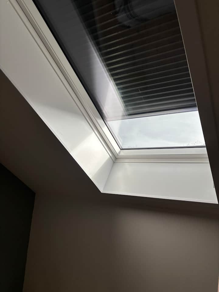 Blinderët e jashtëm nga Velux, mund të përdoren kur nuk ka dëborë/akull/minus gradë. Ato u instaluan në tetor 2024
