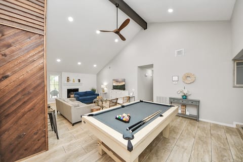 Popular Airbnb listing: 3 King Beds | Sleeps 6 | 3BR/2Bath | Pool Table in Eldridge / West Oaks