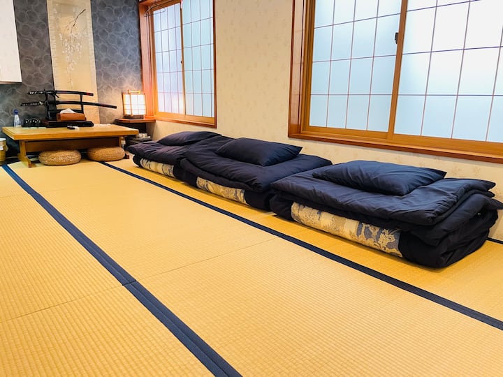 Იაპონური ტატამის ოთახი.