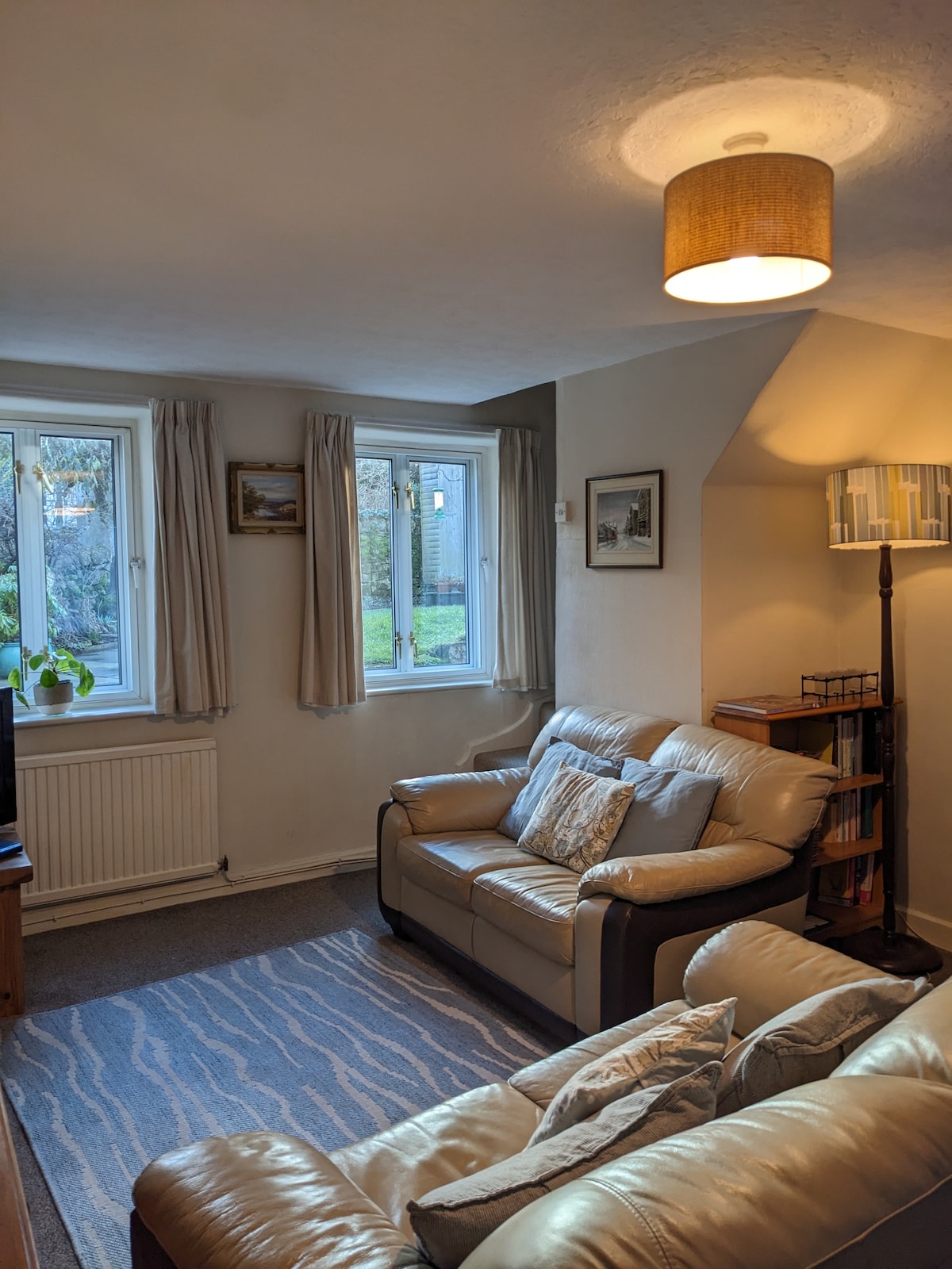 Popular Airbnb listing: Charming Cottage in the Heart of the Peak District in Derbyshire Dales