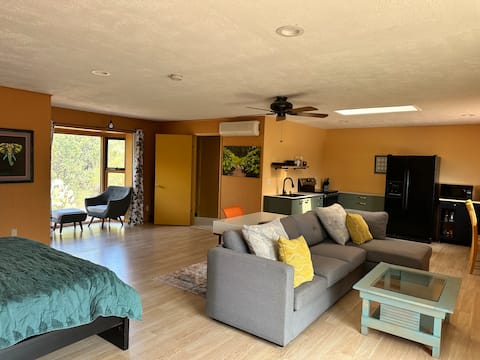 Top Airbnb: Crystal Escape Studio, next to park & trails! in Sedona