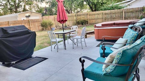 The Milton Manor  W/ *HOT TUB * & GAME ROOM!