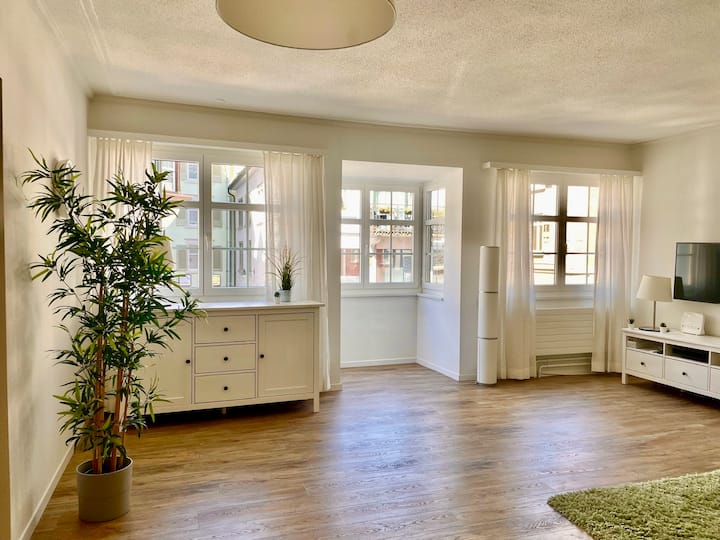 Charming, very centrally located 4-room apartment