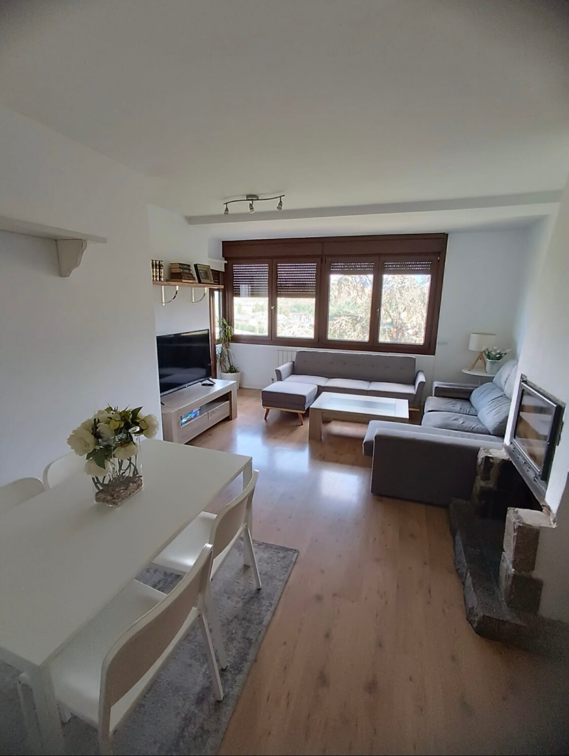 Popular Airbnb listing: Very central and with beautiful views of Oroel in Jaca