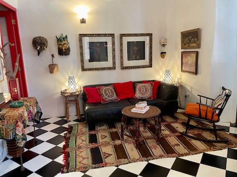 Popular Airbnb listing: Artsy House - Great location - Parking included! in San Juan Metro