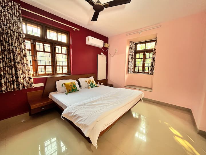 Bedroom 2 image 1