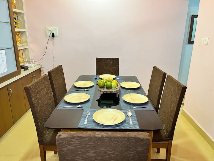 Dining area image 1