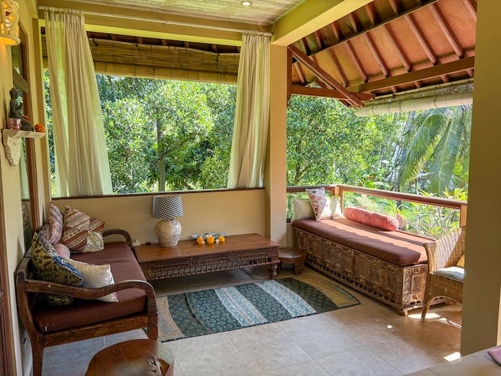 Beach Front Villa Private Pool & Tropical Garden - Indonesia