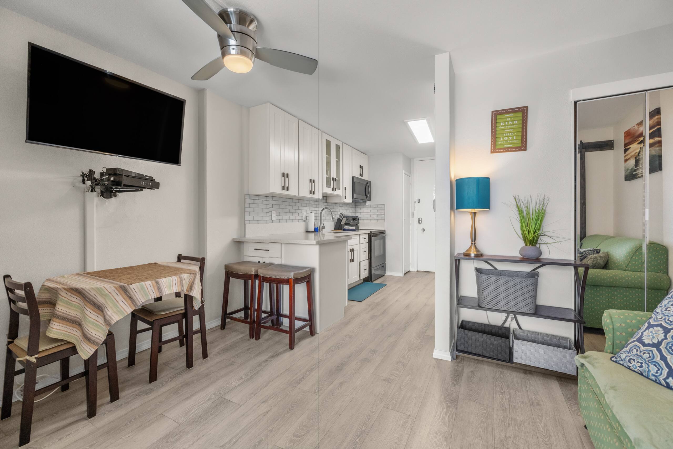 Condo in Honolulu · ★4.68 · 1 bedroom · 2 beds · 1 private bath - Image 6
