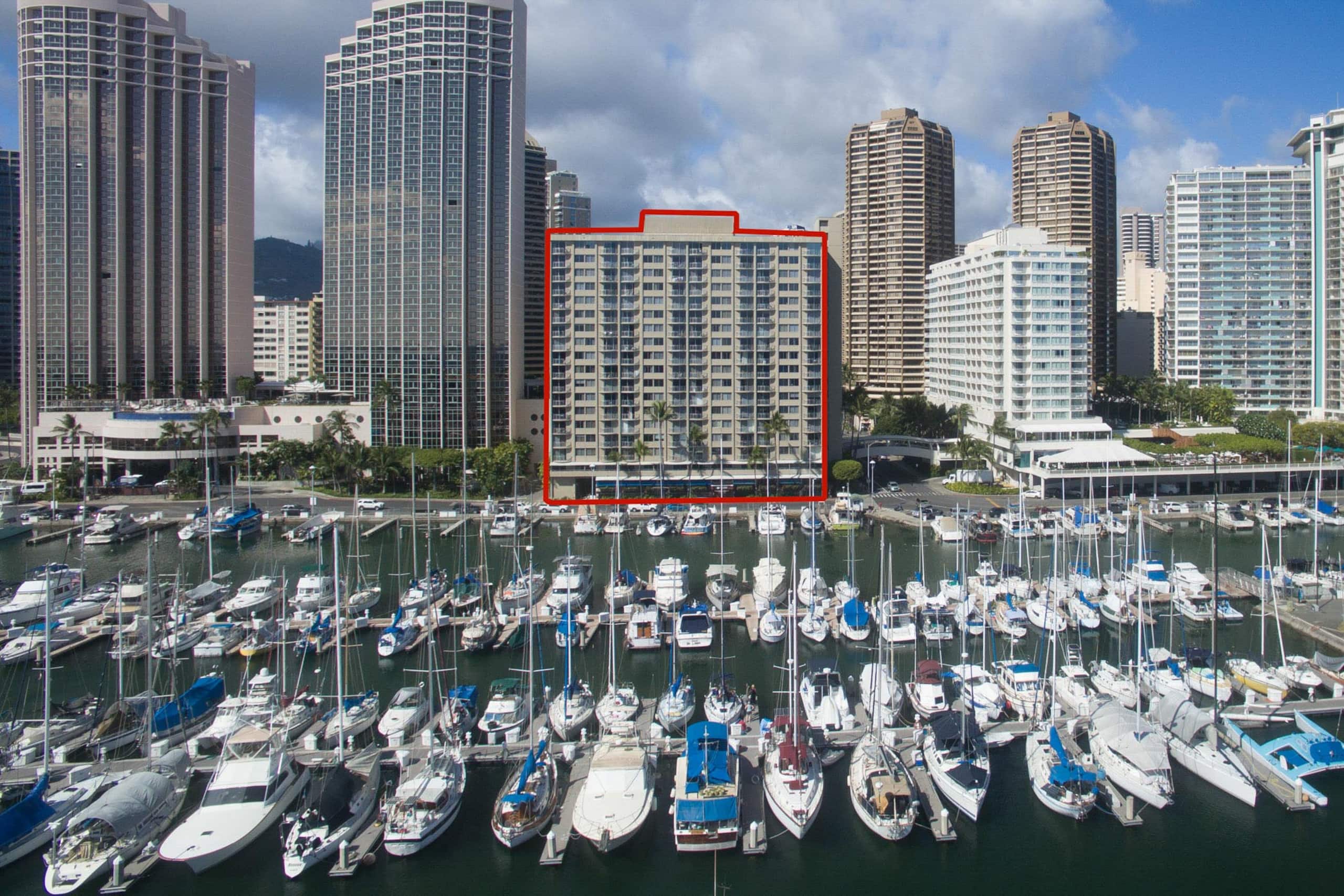 Condo in Honolulu · ★4.68 · 1 bedroom · 2 beds · 1 private bath - Image 3